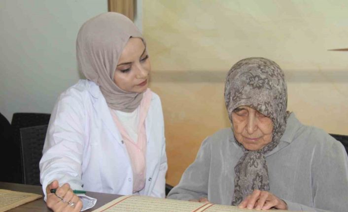 Yaşlılar bu merkezde hayata bağlanıyor