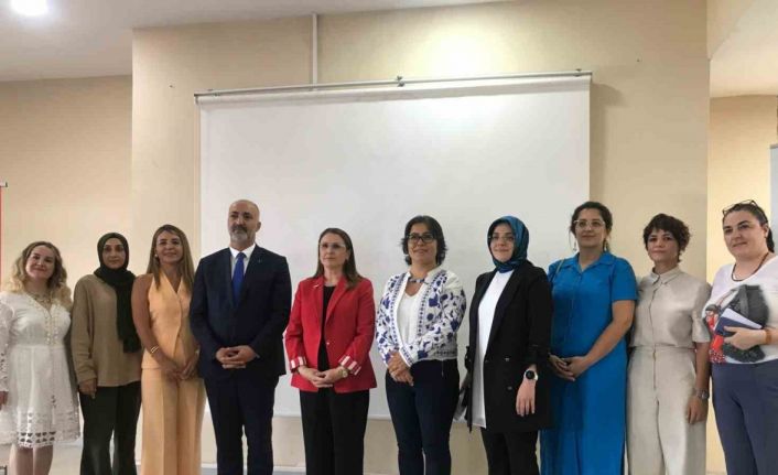 Yaşlılık Çalıştayı’na katılan huzurevi sakinleri Vali Arslan’a taleplerini iletti