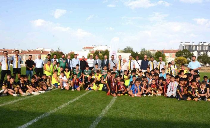 Yaz Kur’an Kursları Arası Zafer kupası futbol turnuvası sona erdi