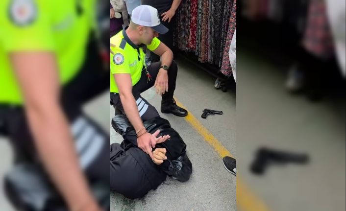 Yaz ortasında montu şüphe uyandırdı, üzerinden kurusıkı tabanca çıktı