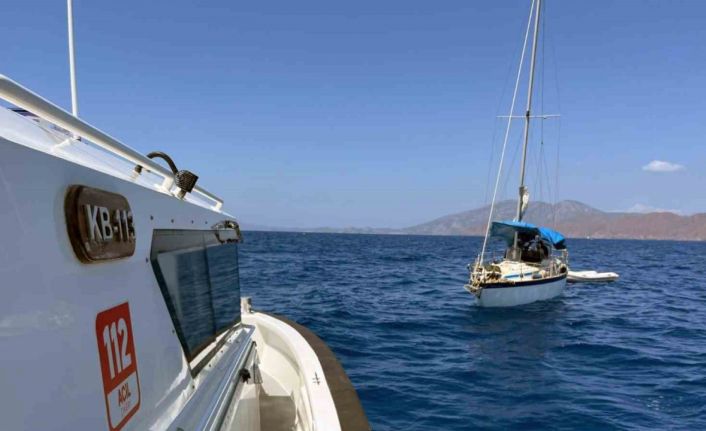 Yelkenli tekne ile insan kaçakçılığı yapan 2 kişi yakalandı