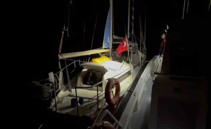 Yelkenli tekne ile kaçarken yakalandılar