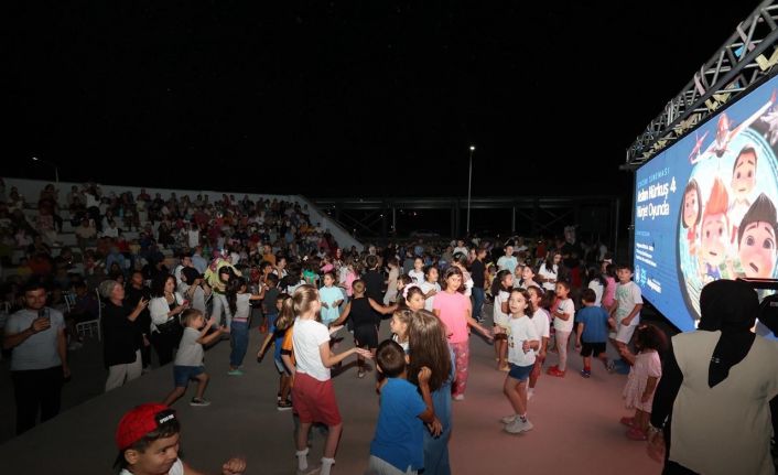 Yenikent’te çocukların sinema keyfi