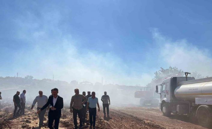 Yerleşim yerlerini tehdit eden yangına, havadan ve karadan müdahale edildi