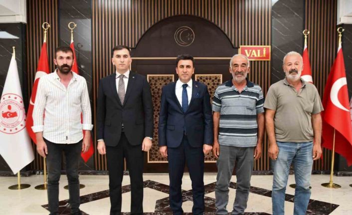 Yıldırım düşmesi sonucu 216 hayvanını kaybeden üreticilerin zararı karşılanıyor