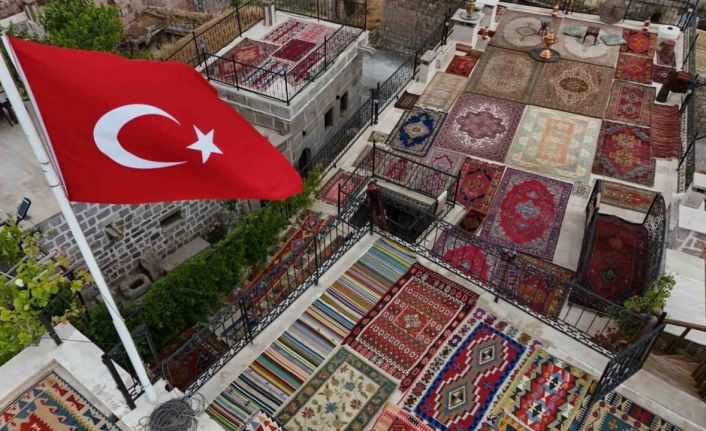 Yıllanmış halılar serildi, renk cümbüşü ortaya çıktı
