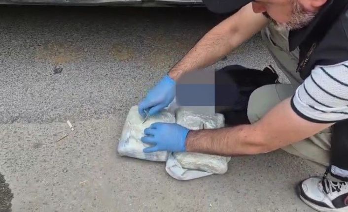 Yolcu otobüsünün bagajında 1 kilo uyuşturucu madde ele geçirilirdi