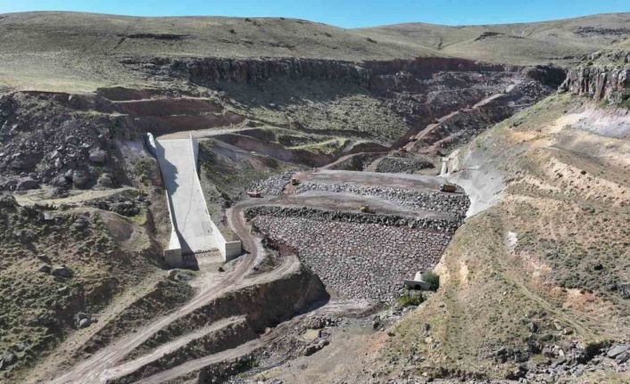 Yukarıgöçmez barajında çalışmalar devam ediyor