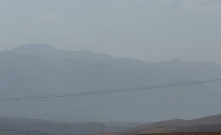 Yüksekova’da toz bulutu etkili oldu