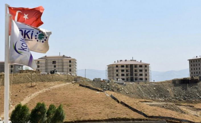 Yüksekova’da yeni TOKİ konutları yükseliyor