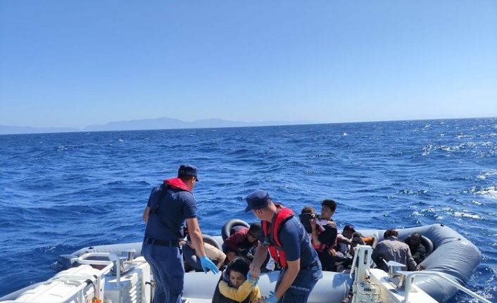 Yunanistan’ın geri ittiği 30 düzensiz göçmen kurtarıldı