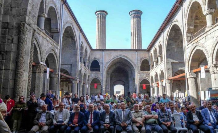 "Yunus Emre Erzurum’da" gönülleri mest etti