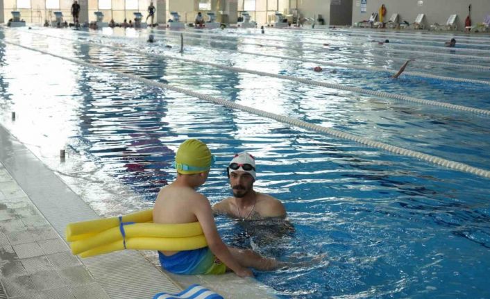 ’Yüzme Bilmeyen Kalmasın’ projesi ile Niğde’de binlerce çocuk yüzme öğrendi
