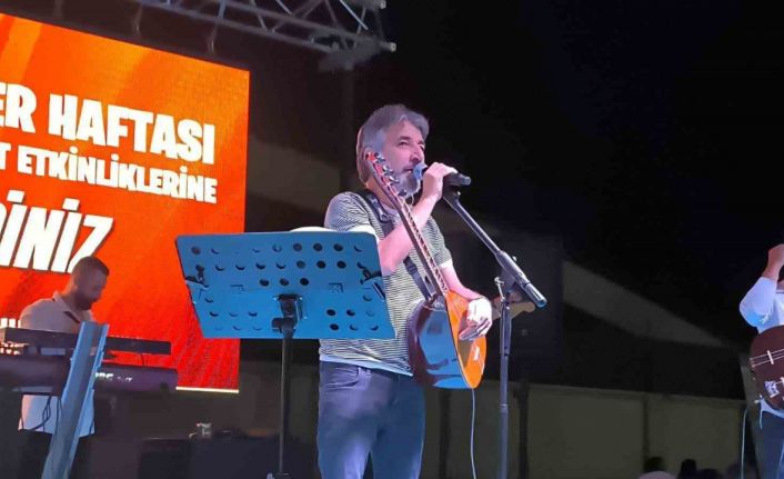 Zafer Şenlikleri’nde Ali Kınık konseri