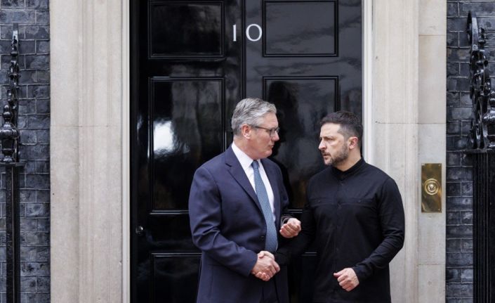 Zelenskiy: "Starmer ile Rusya’nın diplomasi yollarını tercih etmesi halinde düşünebileceğimiz güvenlik maddelerini tartıştık"