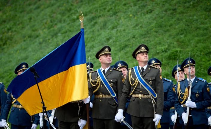 Zelenskiy: "Topraklarımızı işgalciye teslim etmeyeceğiz"