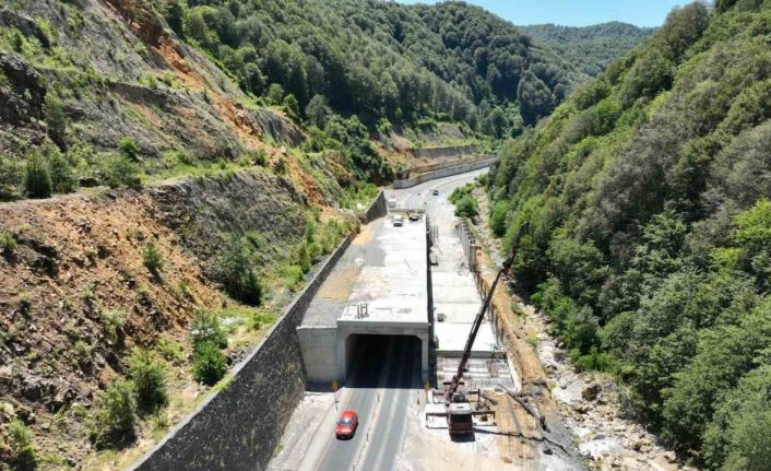 Zonguldak-Ankara yolundaki heyelan koruma çalışmaları sürüyor