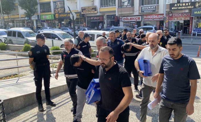 10 milyon liralık ‘change’ vurgununda 8 şüpheli adliyede