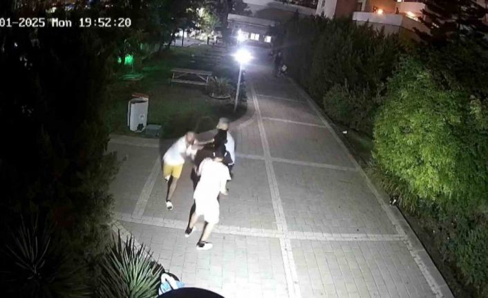 13 yaşındaki çocuğu site ortasında dövdü, o anlar güvenlik kamerasına yansıdı
