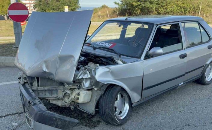 15 yaşındaki sürücü kazada yaralandı