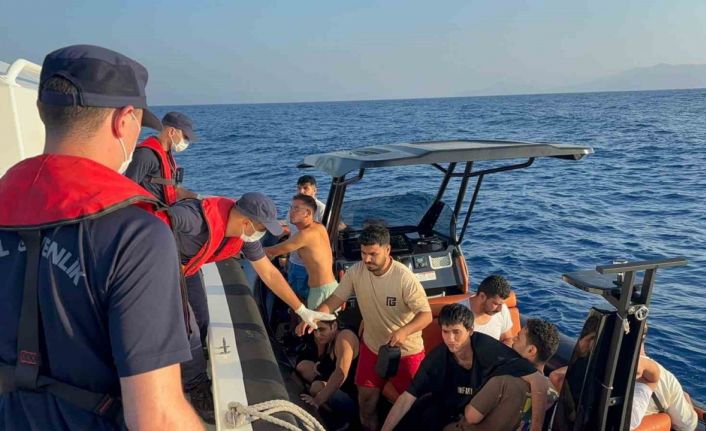 17 düzensiz göçmen kurtarıldı, 1 göçmen kaçakçısı yakalandı