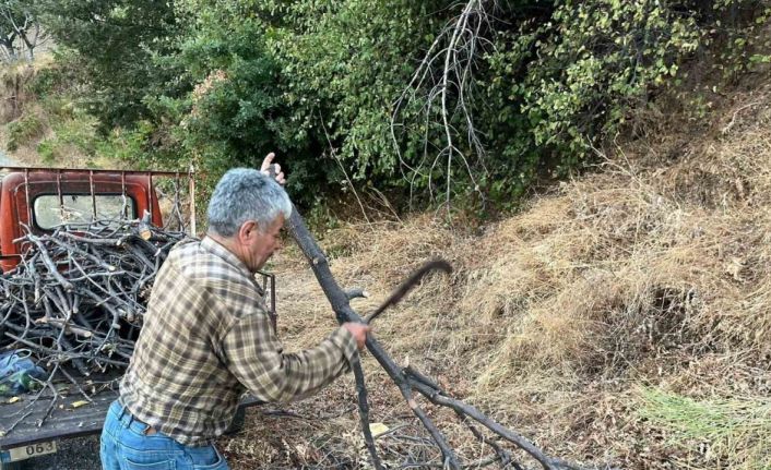 70 yaşındaki Halit amca, nostaljik motosikletiyle kışa hazırlanıyor
