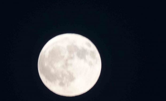 82 dakika sürecek "Kanlı Ay" tutulması başladı