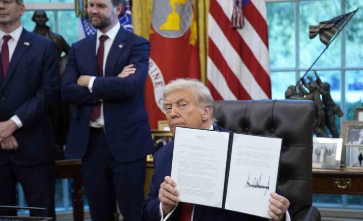 ABD Başkanı Trump: "1 Ekim’den itibaren ağır kamyon ithalatına yüzde 25 gümrük vergisi uygulanacak"