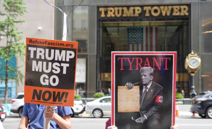 ABD’de 50 eyalette Trump karşıtı gösteri: İstifa çağrıları yapıldı