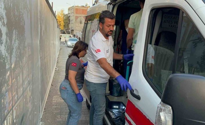 Adıyaman’da sokak ortasında bıçaklı saldırıya uğrayan 2 kişi yaralandı