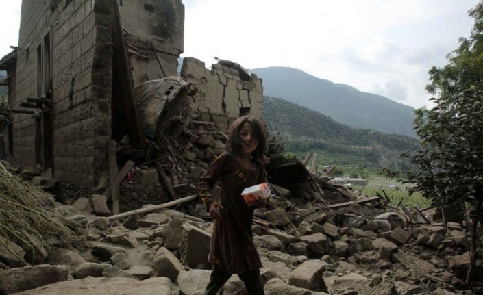 Afganistan’daki depremde can kaybı 2 bini geçti