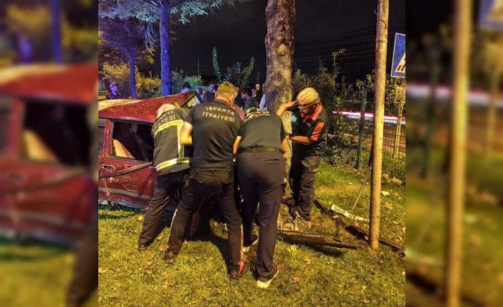 Ağaca çarpan Tofaş otomobilin sürücüsü yaşamını yitirdi