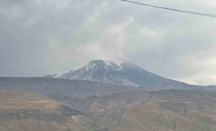 Ağrı Dağı beyaza büründü