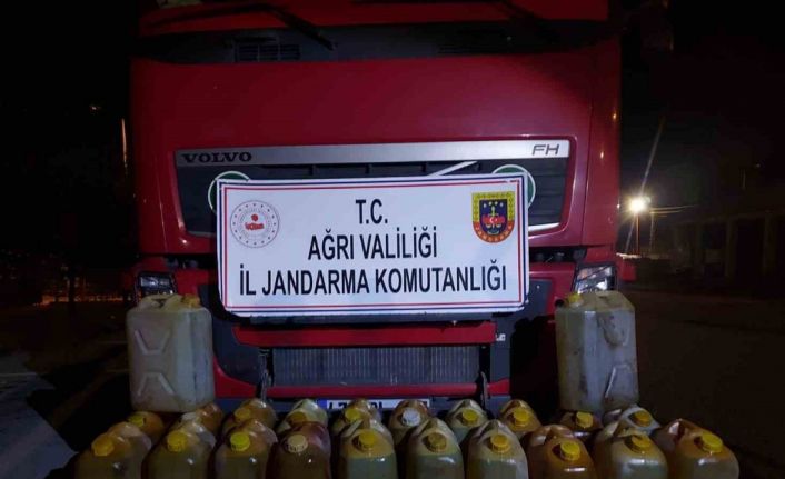 Ağrı’da yol kontrolünde kaçak akaryakıt ve sigara ele geçirildi