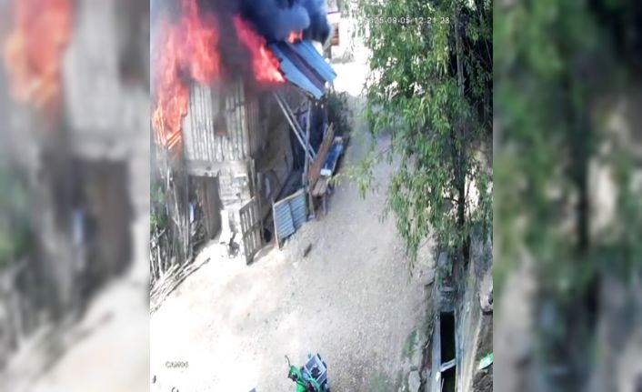 Ahşap evde başlayıp ormanlık alana sıçrayan yangının güvenlik kamerası görüntüleri ortaya çıktı