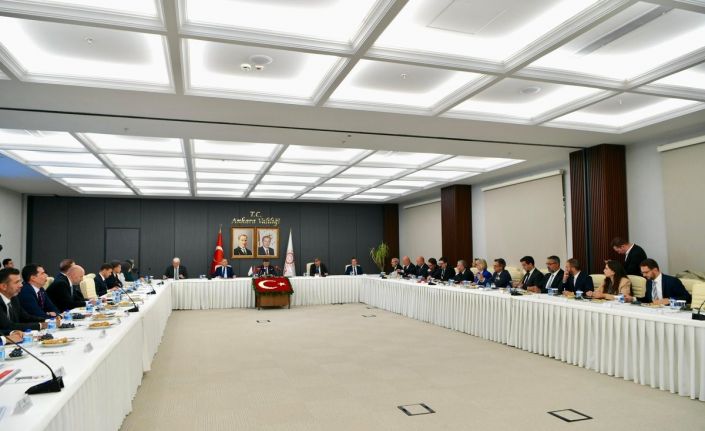 AK Parti Ankara Milletvekili Oktay: "AJet uçuşlarını artırma kararı aldı"