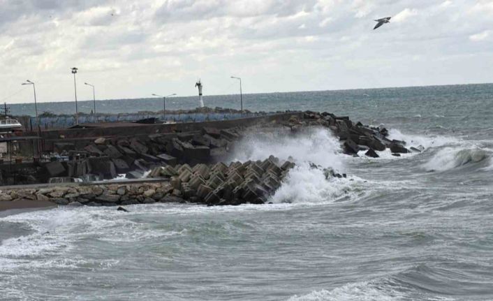 Akçakoca’da fırtına etkili oluyor
