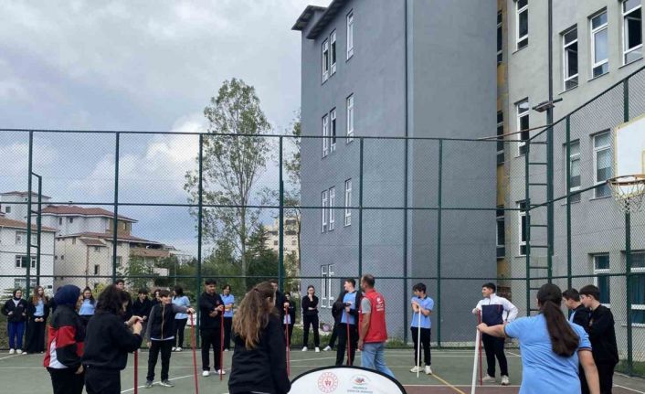 Akçakoca’da Gençlik Merkezi, faaliyetlerini okullara taşıdı