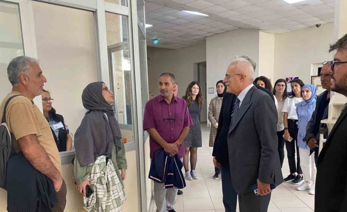 Akçakoca’ya gelen öğrencilerle buluştu