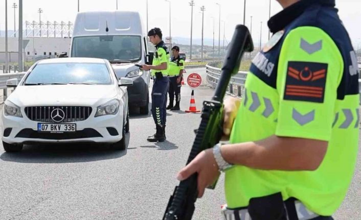 Aksaray trafik jandarması otoyolda denetimde