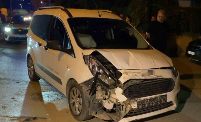 Aksaray’da hafif ticari araç kamyonetle çarpıştı: 3 yaralı