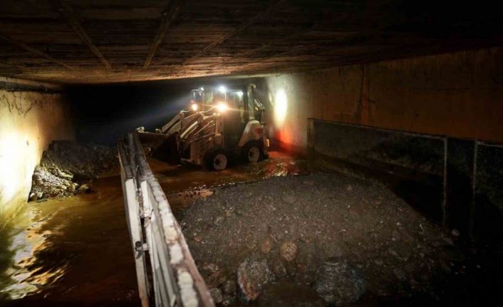 Alanya Belediyesi’nden dere temizleme çalışması