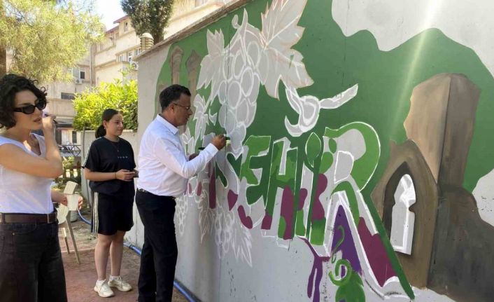 Alaşehir’i duvar resimleriyle anlattı