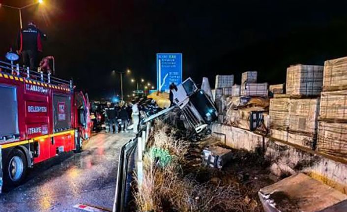 Amasya’da tanker devrildi: 1 yaralı