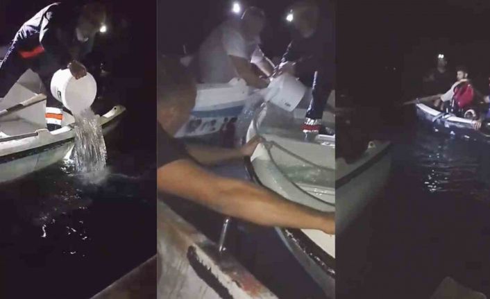 Amatör balıkçıların teknesi alabora oldu, denize düşen 2 kişi kurtarıldı