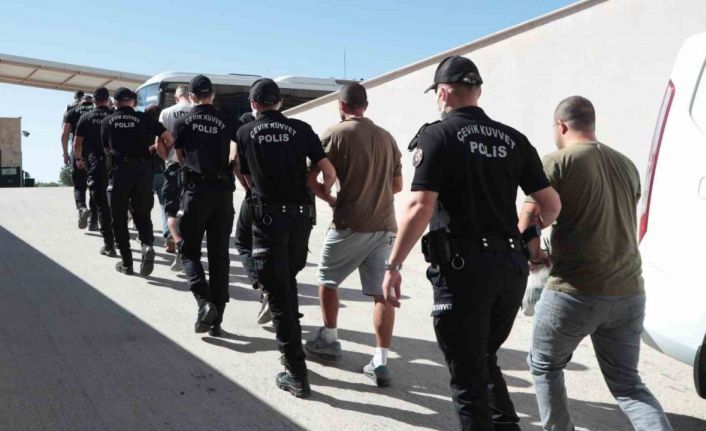 Antalya’da aranan 186 şahıs yakalandı