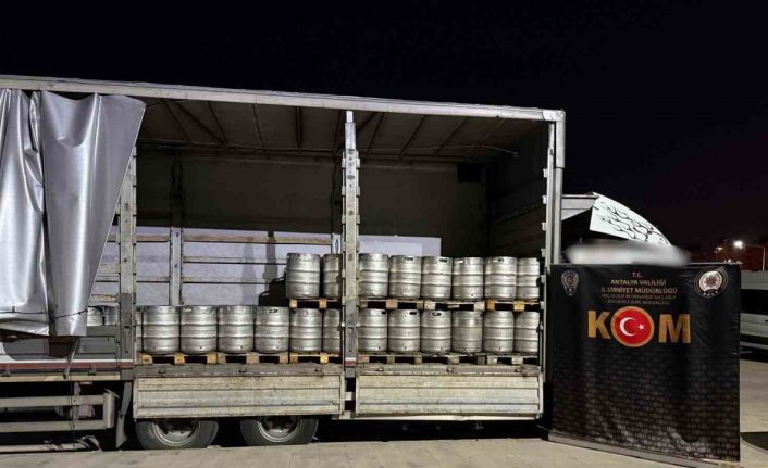 Antalya’da milyonlarca makaron ve binlerce litre kaçak içki ele geçirildi