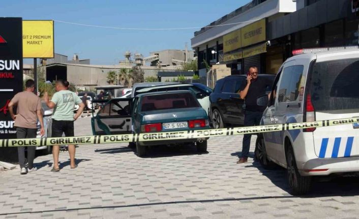Antalya’da park halindeki otomobilin arka koltuğunda ölü bulundu