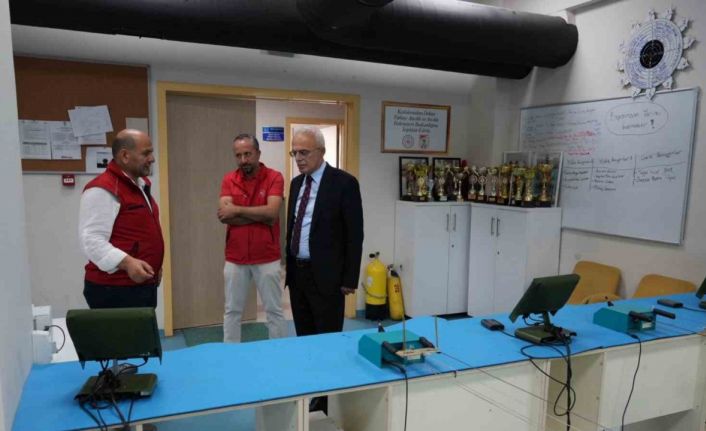 Arslantürk, Bahçeşehir Gençlik Merkezi’ni inceledi