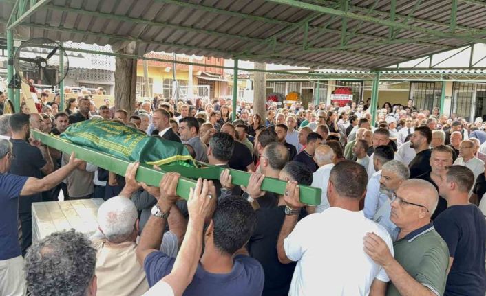 Asansör kazasında hayatını kaybeden genç anne toprağa verildi